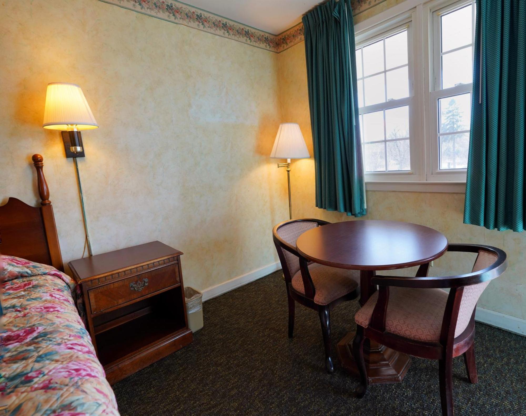 Pilgrim Inn Lee City Luaran gambar